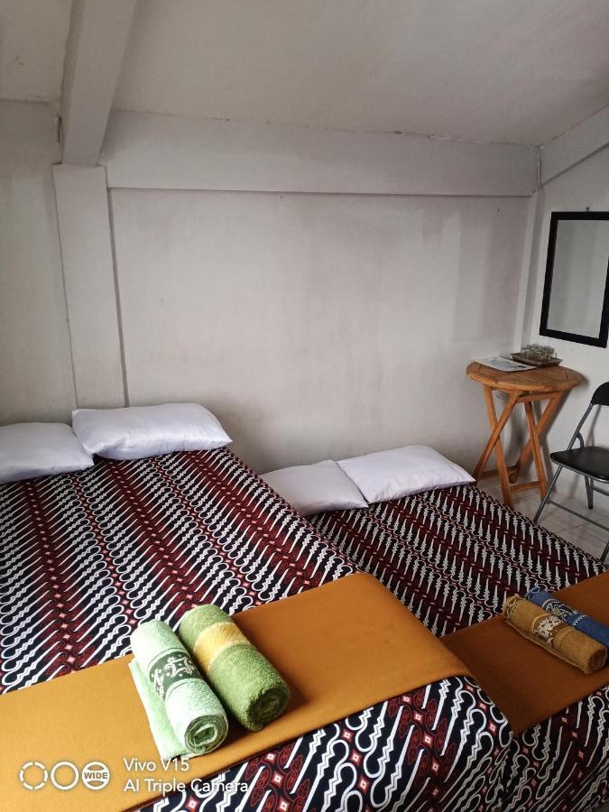 Losmen Fadel Malioboro Jogja Yogyakarta Extérieur photo